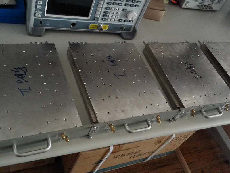 0.35-4GHz收发模块