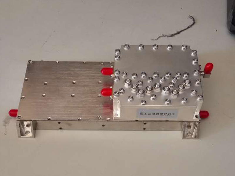 宽带干扰发射模块2